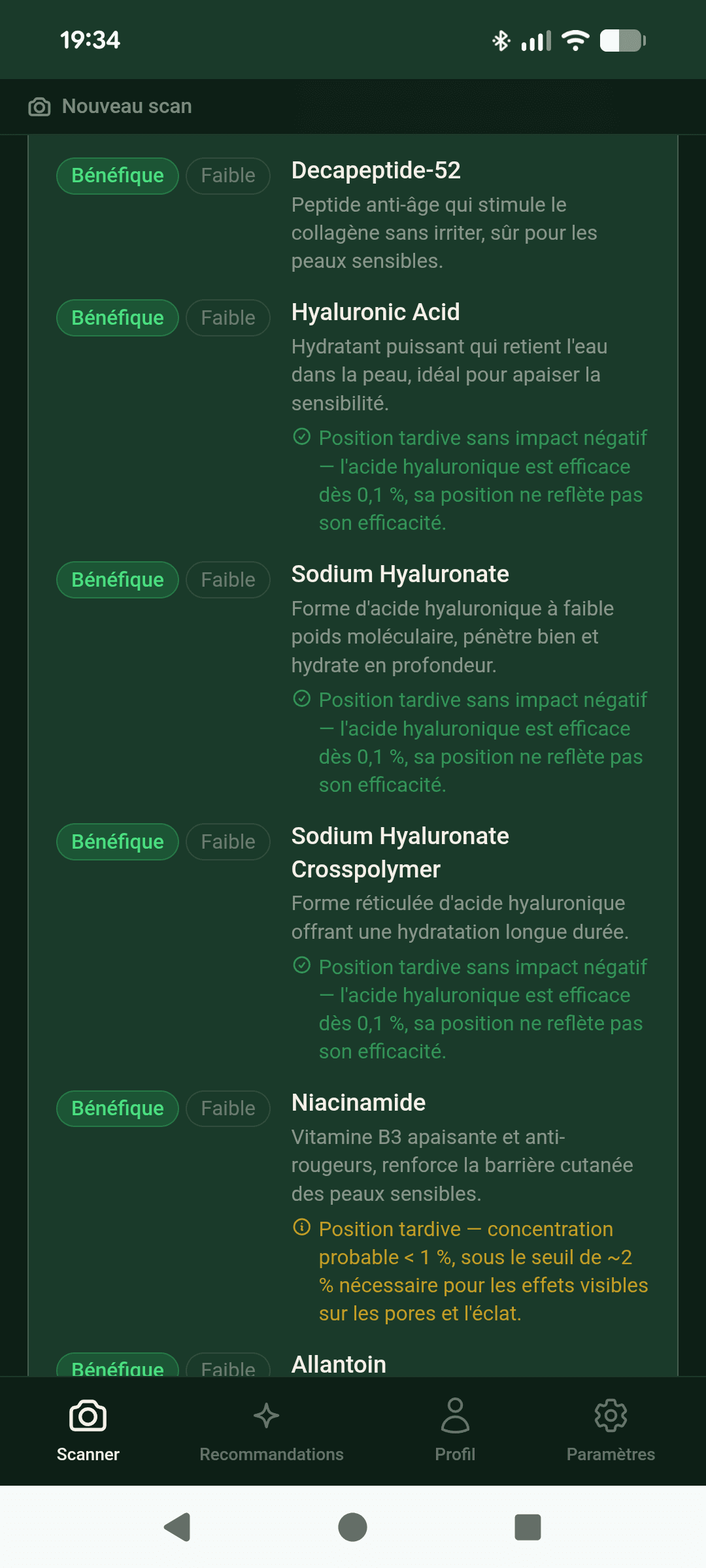Verdict Skanna montrant l'analyse de concentration de l'acide hyaluronique et de la niacinamide dans un produit cosmétique