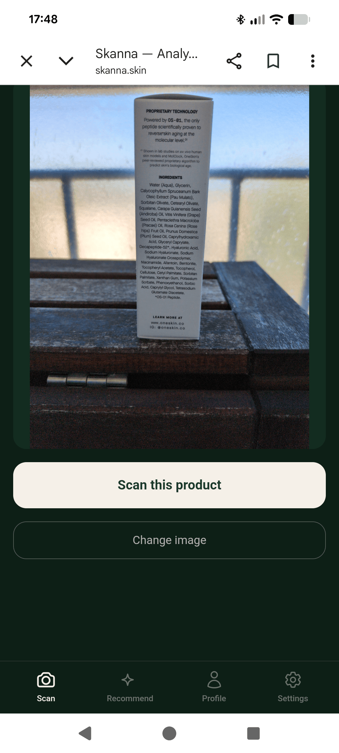 Skanna app scanning the ingredient list on a skincare product box